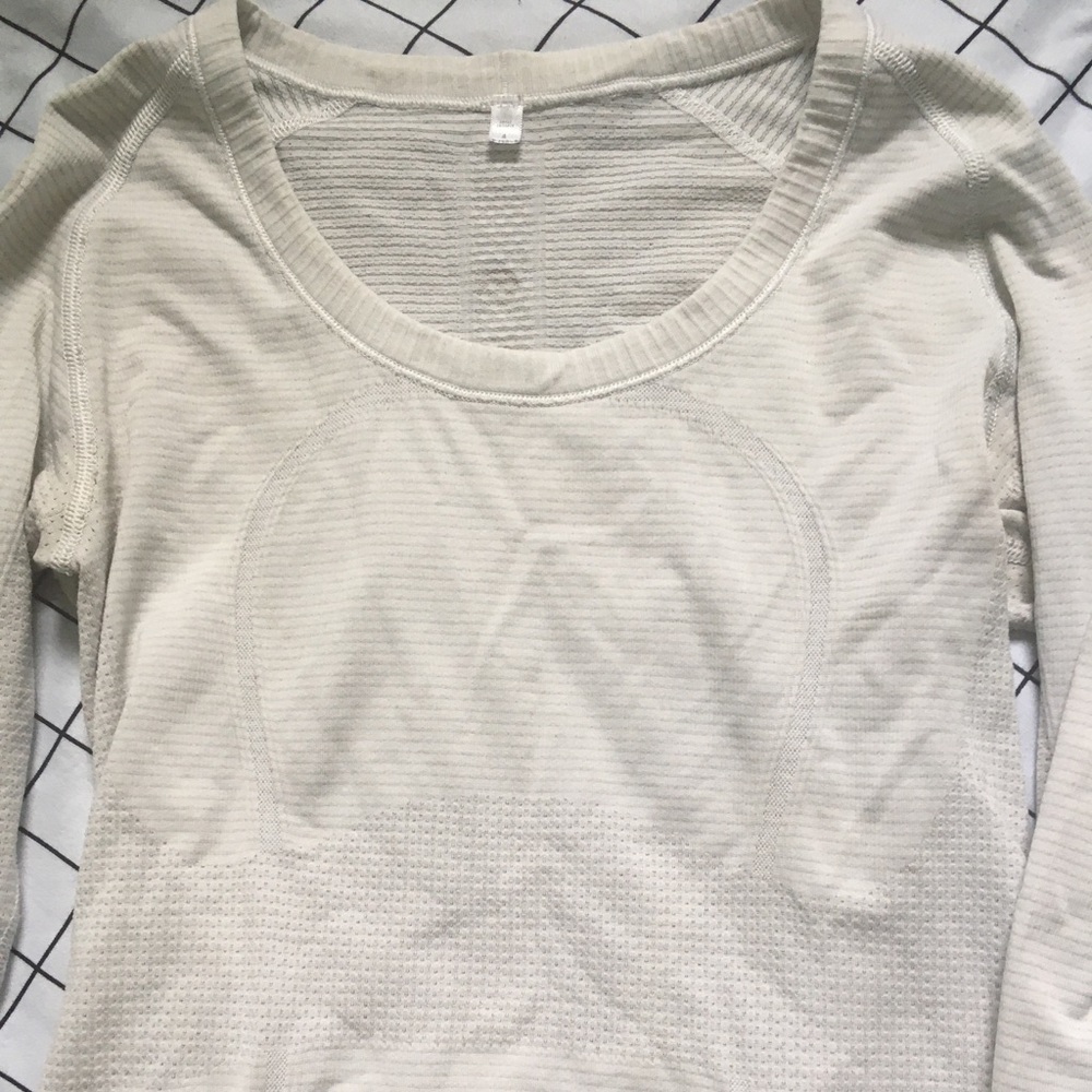 WHITE LULULEMON LONG SLEEVE